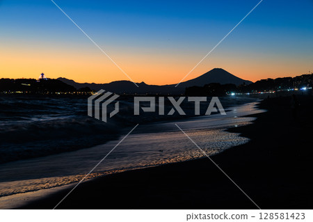 湘南海：黃昏的七里濱 128581423