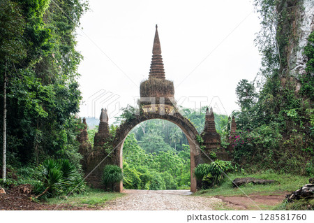 Temple gate at Dharma Khao Na Nai Luang Park Surat Thani, Thailand. 128581760