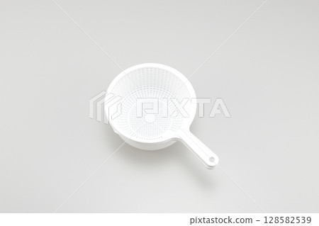 帶柄濾鍋和帶柄碗 帶柄濾鍋和帶柄碗 128582539