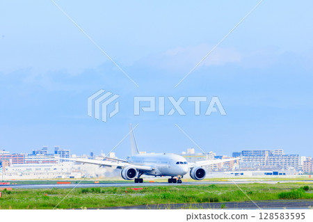 夏季的福岡機場 福岡縣福岡市 128583595