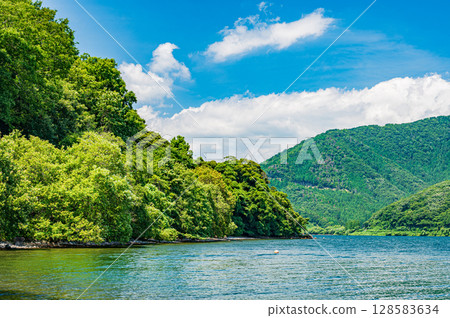 Lake Biwa: View from the shore, Nagahama, Shiga Prefecture 128583634