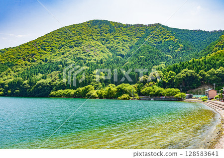 Lake Biwa: View from the shore, Nagahama, Shiga Prefecture 128583641