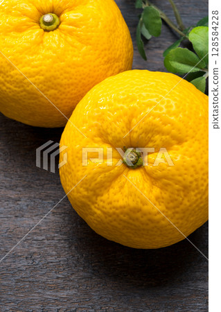 Fresh citron Fresh citron 128584228