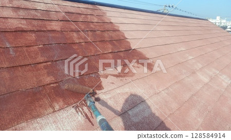 Exterior wall painting 128584914