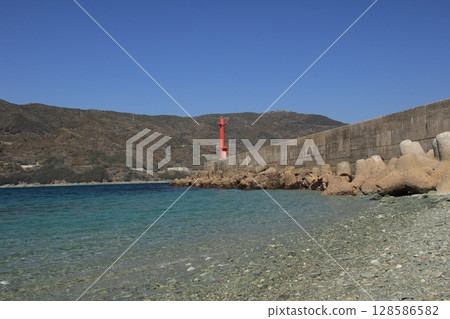 愛媛郡、伊予岬港、井浦第一防波堤燈塔 愛媛郡、伊予岬港、井浦第一防波堤燈塔 128586582