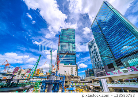 日本東京街景：打樁機等巨型重型機械排列整齊…告別澀谷站西口。全面動工=18日 128586788