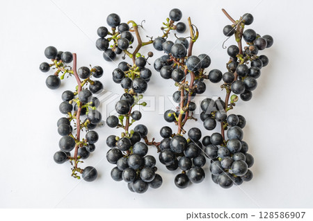 Ripe wild grapes harvested in autumn 128586907