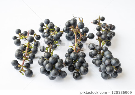 Ripe wild grapes harvested in autumn 128586909