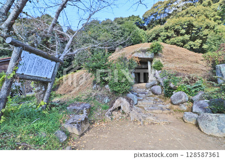 Ayatsuka Tomb, a nationally designated historic site located in Miyako Town, Fukuoka Prefecture 128587361