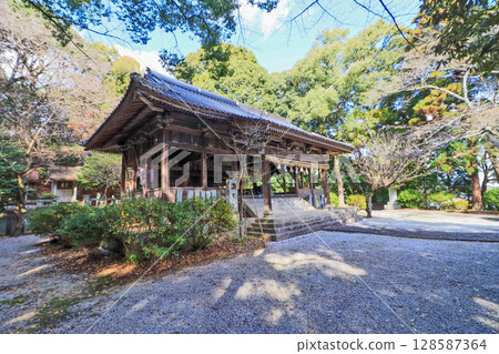 福岡縣京都郡都町黑田神社的參拜殿 福岡縣京都郡都町黑田神社的參拜殿 128587364