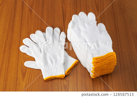 Gloves 128587513