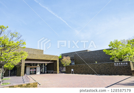 新潟縣新潟市立美術館 128587579