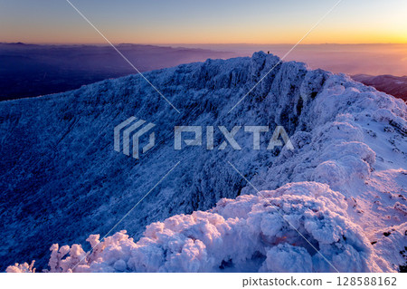 冬天的唐國山的黎明 128588162