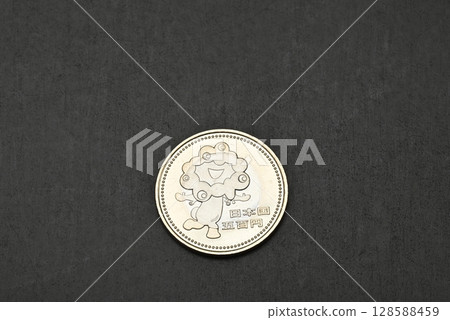 2025年世博會紀念500日元硬幣其實可以用500日元 128588459