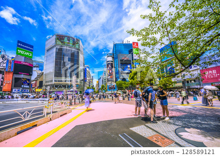 日本東京城市景觀:枯山水庭園拆除…澀谷忠犬八公像旁增設大片空間…入境旅遊持續進行…=7月18日 日本東京城市景觀:枯山水庭園拆除…澀谷忠犬八公像旁增設大片空間…入境旅遊持續進行…=7月18日 128589121