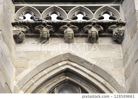 Unique architectural details of Carcassonne's historic building 128589661