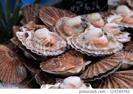 Fresh scallops displayed at a market in Toulouse, France during a rainy afternoon Fresh scallops displayed at a market in Toulouse, France during a rainy afternoon 128589762