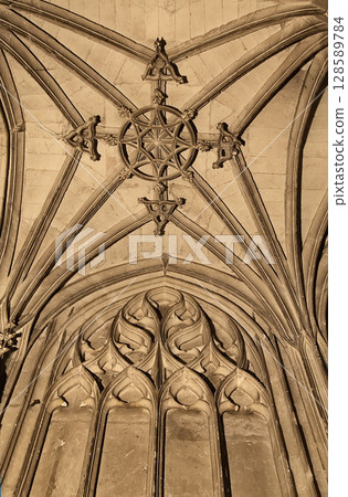 Vaulted ceiling of Sainte-Secile Cathedral in Albi, France, symmetric gothic architecture details 128589784