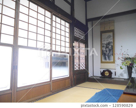 Japanese house: Japanese-style room 128590829