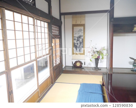 Japanese house: Japanese-style room 128590830