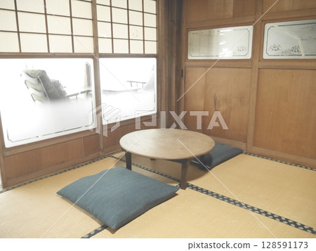 Chabudai: Scenery from the Showa Period 128591173