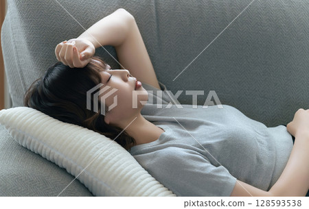 Tired woman resting on the sofa 128593538