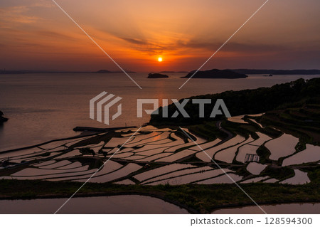 長崎縣：黃昏時的土屋梯田－原始的日本風景 128594300