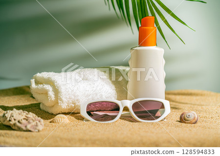 Sunscreen spf spray bottle 128594833