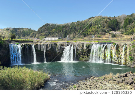 Waterfall of Hatassiri 128595320