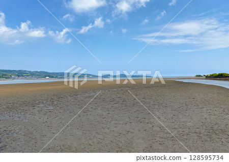 杵築市八坂川火山口的灘塗和別府灣 128595734