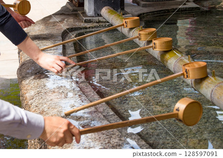 Shrine Handsui ladle Shrine Handsui ladle 128597091