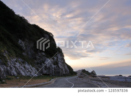 Shirasaki Marine Park, Wakayama Prefecture's chalk cliffs 128597836