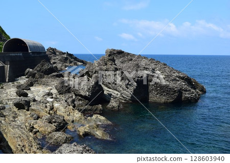 莊內海岸的岩石景觀 128603940