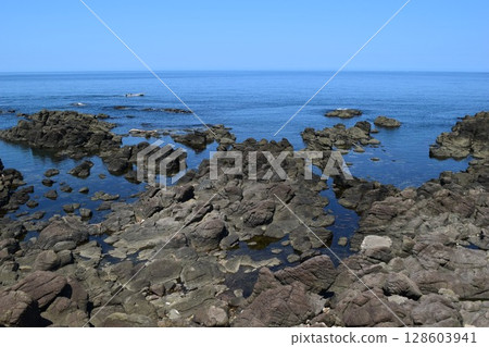 莊內海岸的岩石景觀 128603941
