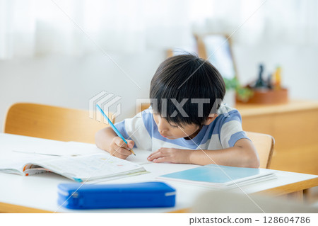 Elementary school student to study Elementary school student to study 128604786