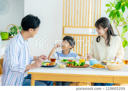 Family meal image 128605209