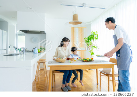 Families dining at the dining room 128605227