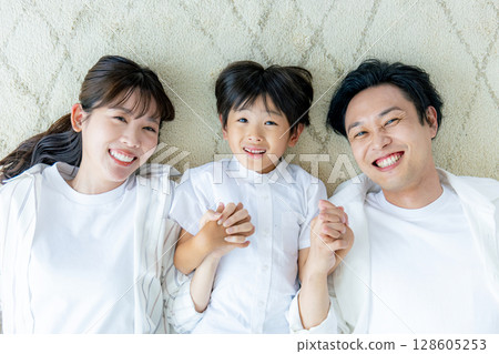 Lying family Lying family 128605253