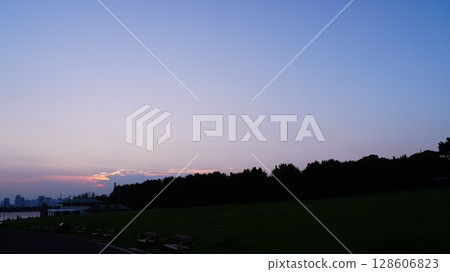 從葛西臨海公園欣賞到的美麗日落 從葛西臨海公園欣賞到的美麗日落 128606823