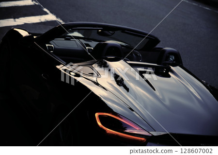 閃亮的黑色敞篷車 閃亮的黑色敞篷車 128607002