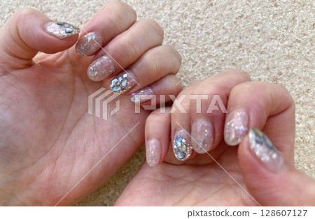 Cute and mature shell nails for summer 128607127