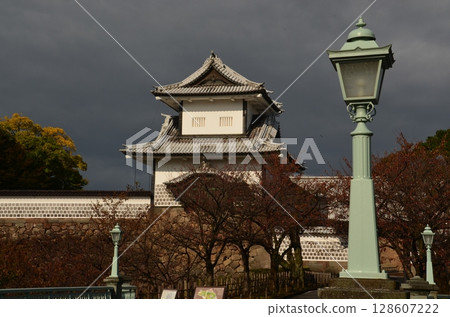 金澤城公園，至今仍保留著各種石牆 128607222