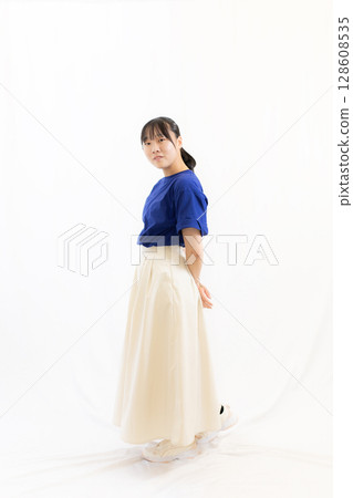 維梅爾：一位有著少女般的色彩的女人 128608535