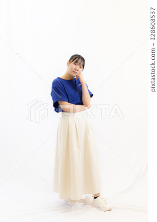 維梅爾：一位有著少女般的色彩的女人 128608537