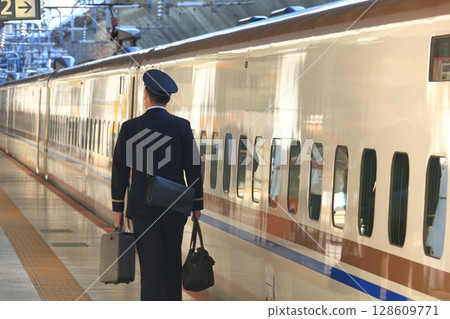 Shinkansen conductor at the end of his duty Conductor walking on the platform 128609771