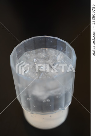 冷水 128609789