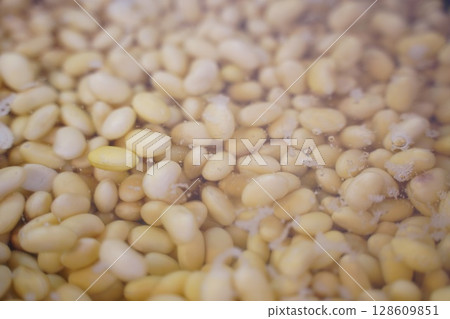 Boiled soybeans Boiled soybeans 128609851