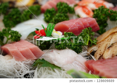 Assorted sashimi 128609889