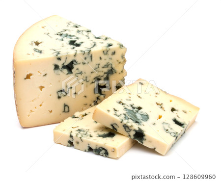 戈貢佐拉乳酪，白色背景。 128609960