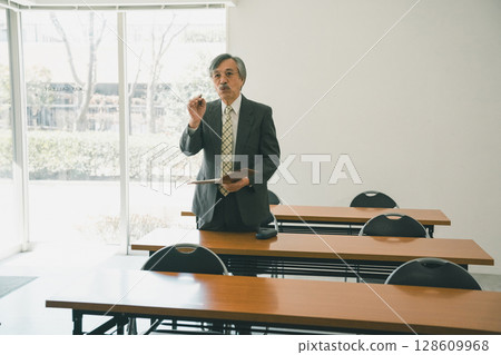 男人 男 男性 128609968